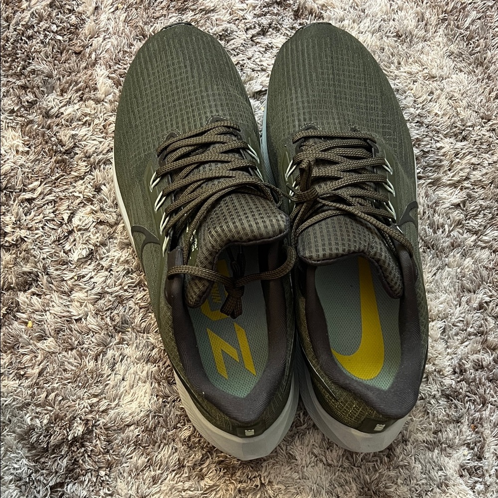 Nike Men’s Olive/Yellow Athletic Sneakers